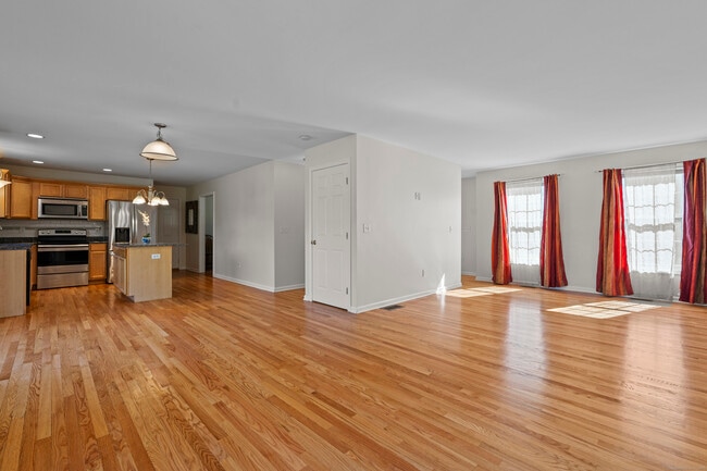 Building Photo - 802 Evergreen Ave