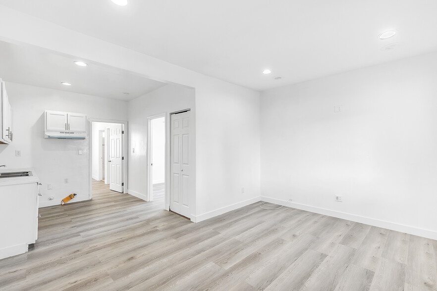 Building Photo - 519 E 64th St
