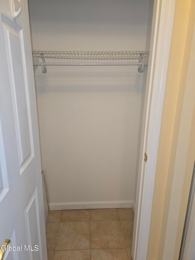 Building Photo - 7 Bedford Dr