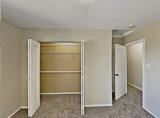 Building Photo - 8840 Hickory Dr