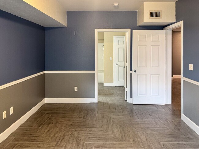 Building Photo - Corner Unit 2 bedroom 2 bathroom at The Grande Downtown