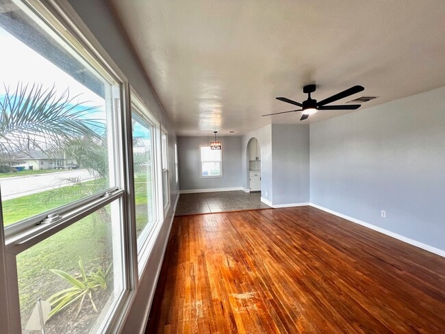 Building Photo - 214 Faber St