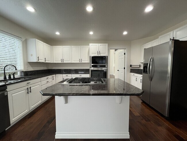 Building Photo - Grand 5 Bedroom Home Featuring 19ft Ceilings, Family Room & Main-Level Suite