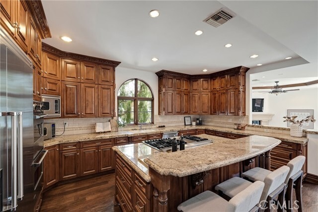 Building Photo - 718 N Poinsettia Ave