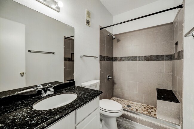 Building Photo - 1818 Augusta Dr