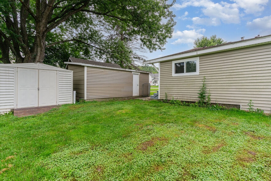 Building Photo - 1405 S Park St