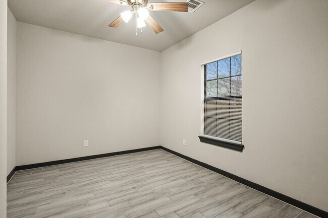 Building Photo - 4802 Cruse Rd