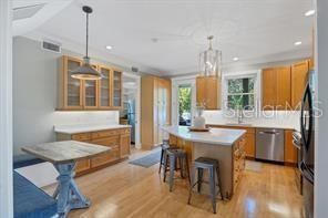 Building Photo - 324 Julia Pl