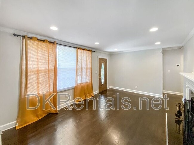 Building Photo - 763 N Park Dr SE