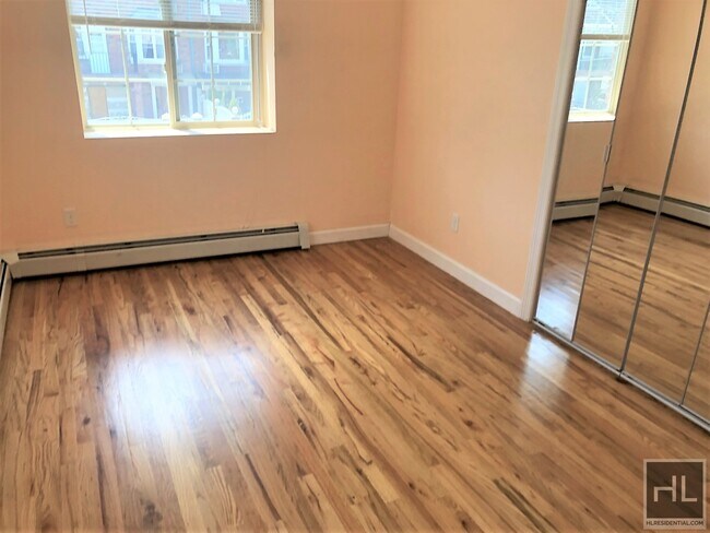 Building Photo - 869 E 95th St