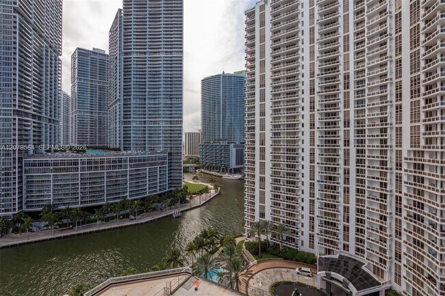 Building Photo - 801 Brickell Key Blvd
