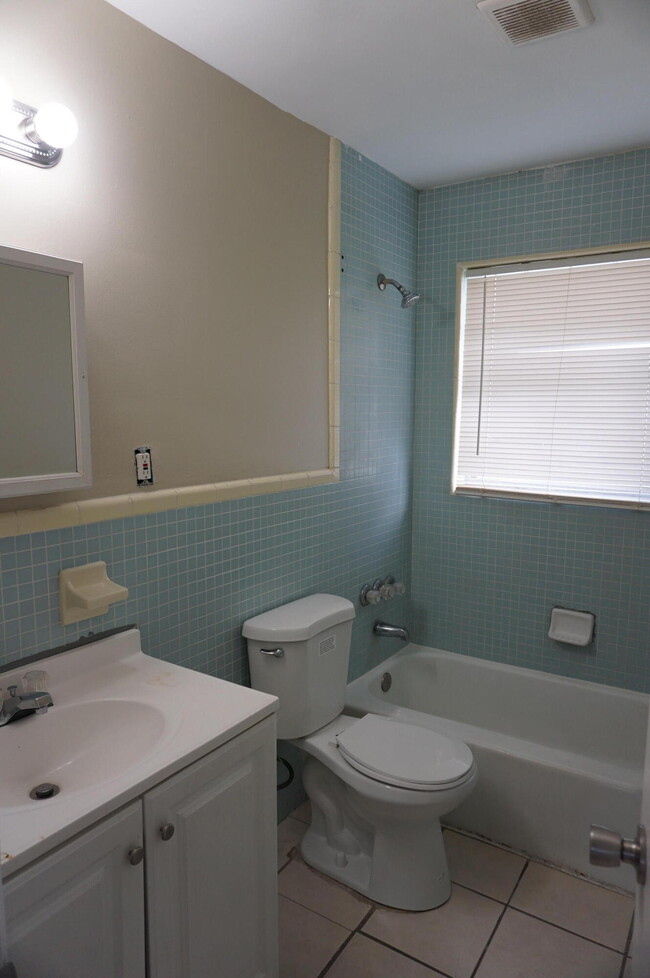 Building Photo - 1601 AC Evans St