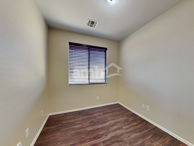Building Photo - 7307 S 73rd Dr