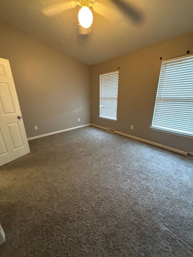 Building Photo - Your Dream Townhome Awaits