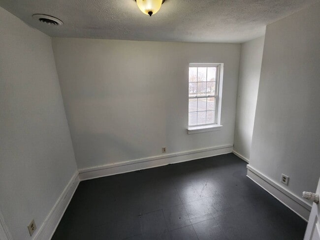 Building Photo - 521 W 14th St