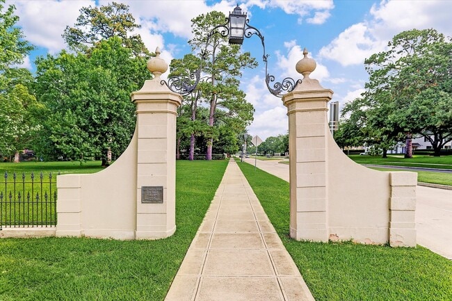 Building Photo - 1711 Allen Pkwy