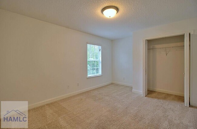 Building Photo - 188 Grandview Dr