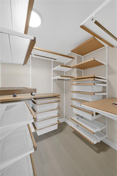 Closet - 1865 Brickell Ave