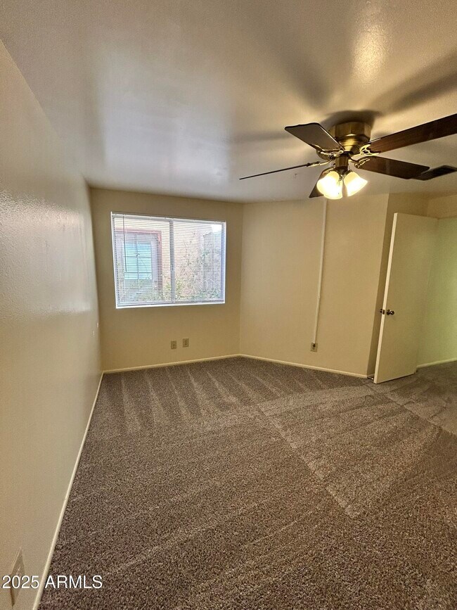 Building Photo - 2120 N Yucca Ct