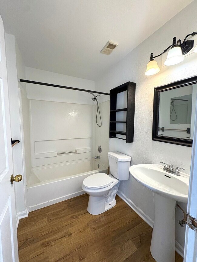 Building Photo - 2189 Timberwood Cir N