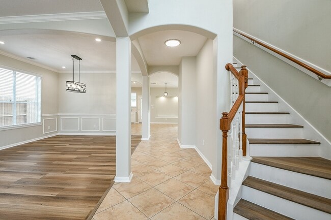 Building Photo - 815 Robins Way