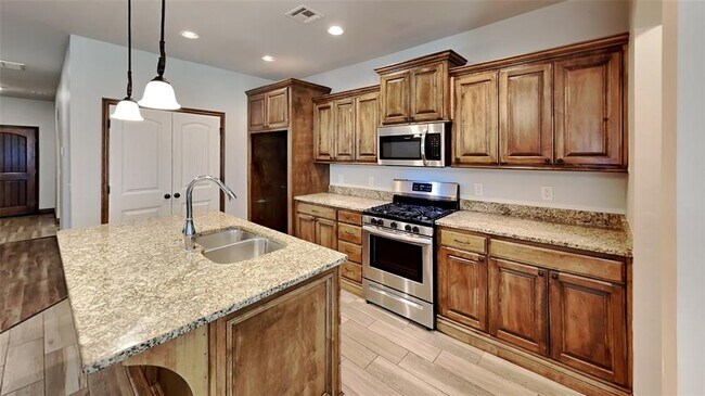 Building Photo - 14000 Northwood Village Dr