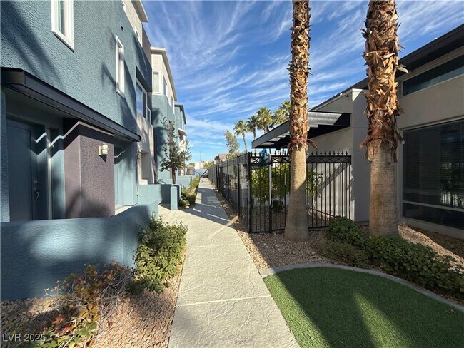 Building Photo - 9050 W Tropicana Ave