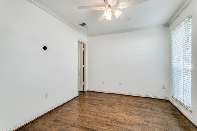 Building Photo - Easy walking distance to SMU campus!