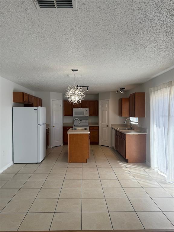 Building Photo - 1902 Huron Way