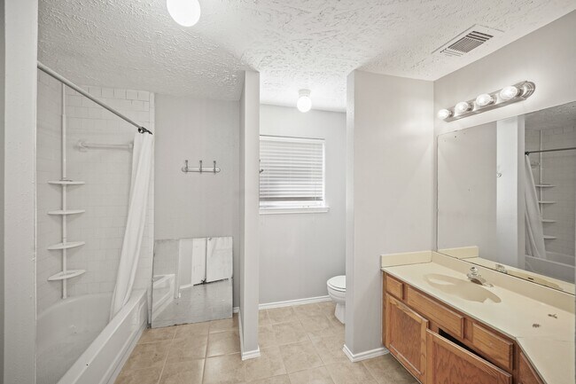 Building Photo - 13431 Klamath Falls Dr