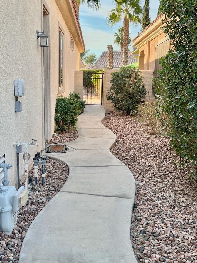 Building Photo - 40759 Calle Guapo