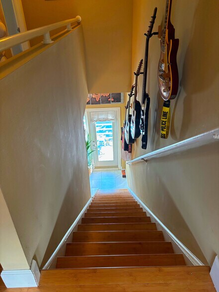 Building Photo - 4950 Bayshore Blvd