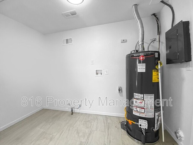 Building Photo - 2918 S 51st St