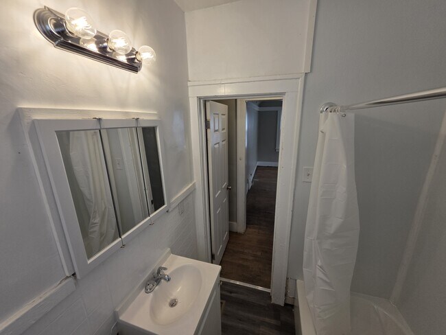 Building Photo - 15448 Log Cabin St