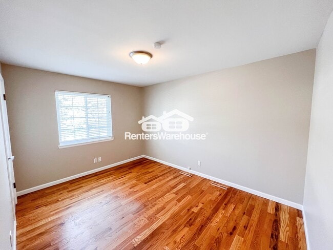 Building Photo - 1060 Ithaca Dr
