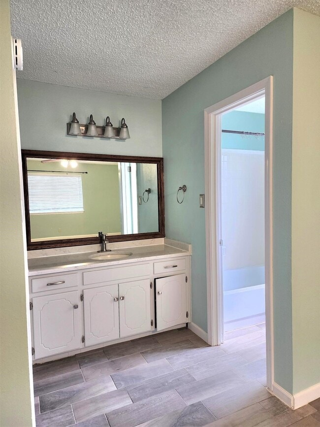 Building Photo - 108 King Johns Pl