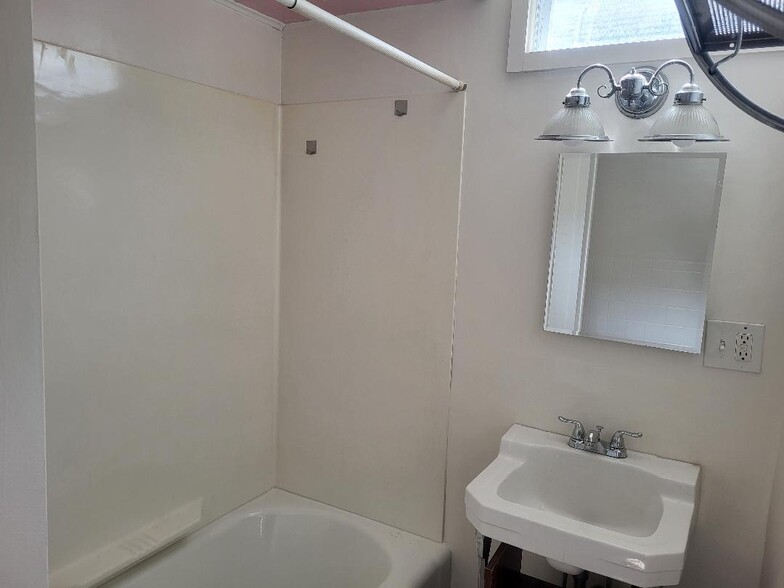 Building Photo - 2094 Dowd Ave