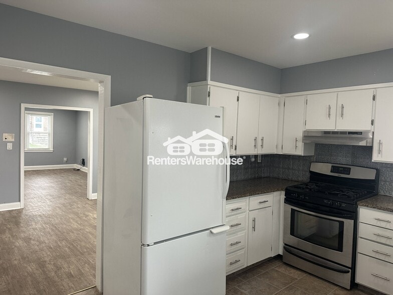 Building Photo - 3026 Lavender Ave