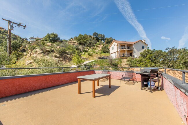 Building Photo - 7846 Lilac Ln