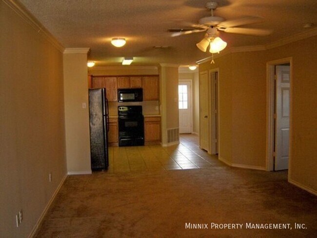 Building Photo - 807 N Englewood Ave