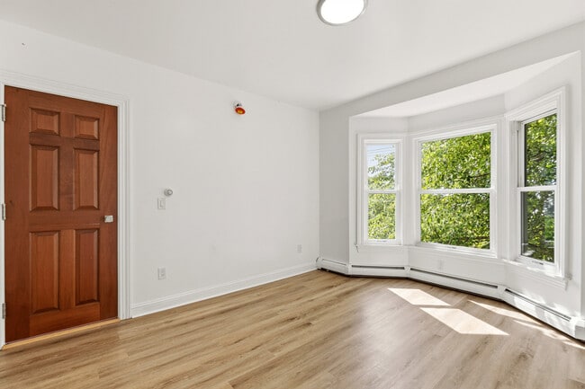 Building Photo - 481 Danforth St