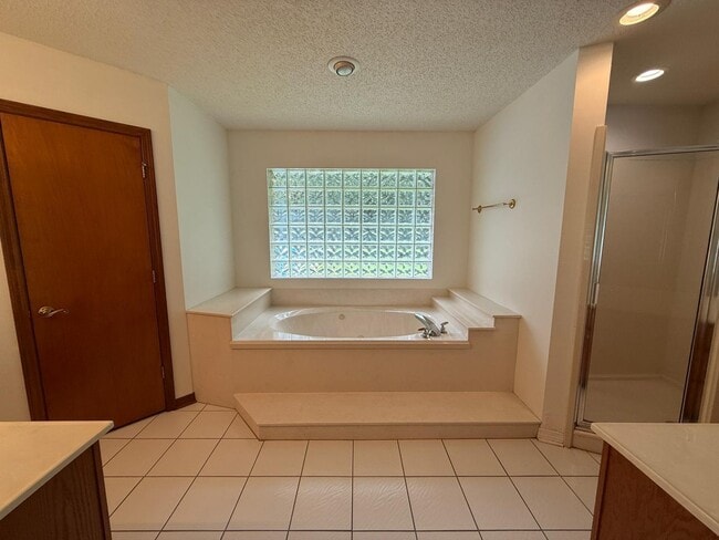 Building Photo - 4444 Southminster Cir