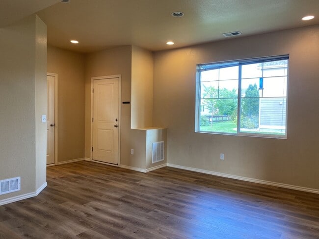 Building Photo - Lovely 3 Bed 2.5 Bath Home in Timbervine