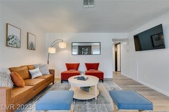 Building Photo - Gorgeous, fully-renovated and furnished co...