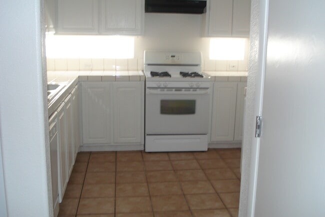 Building Photo - BEAUTIFUL 2 STORY HOME WITH 4 BEDROOMS