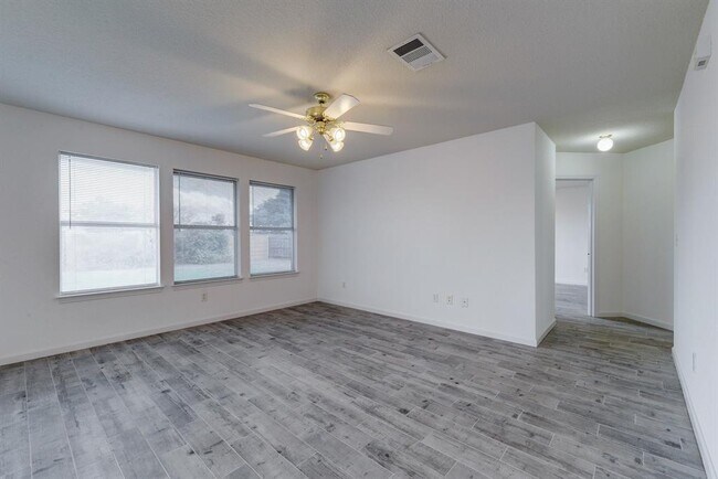 Building Photo - 234 Bastian Ln