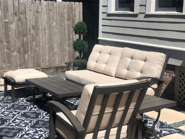 Building Photo - 1131 Oxford St