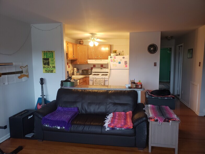 Building Photo - 5487 Vicaris St