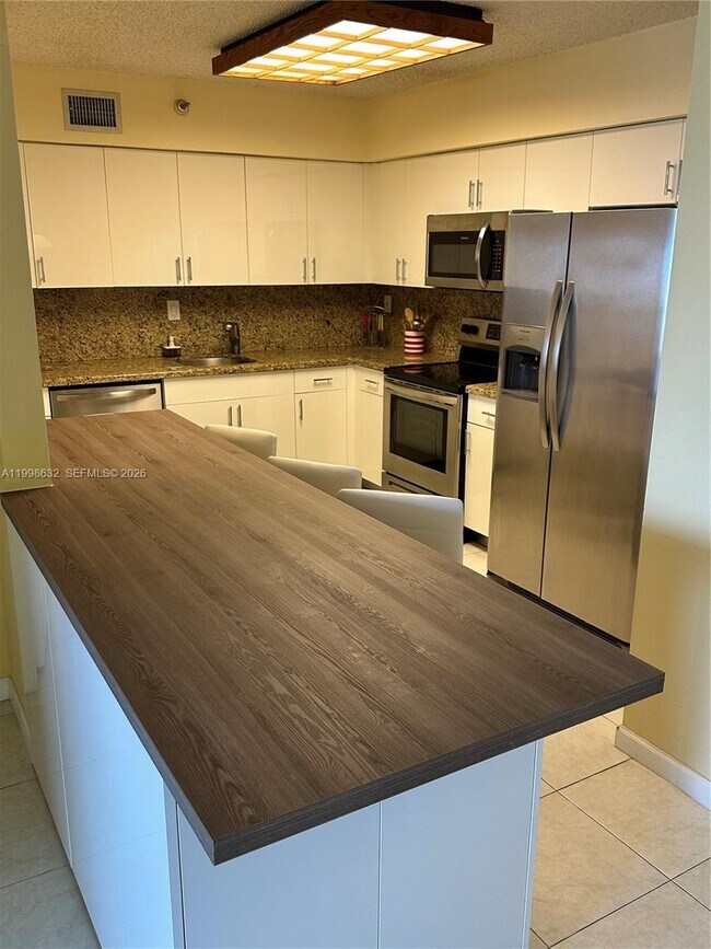 Building Photo - 3530 Mystic Pointe Dr