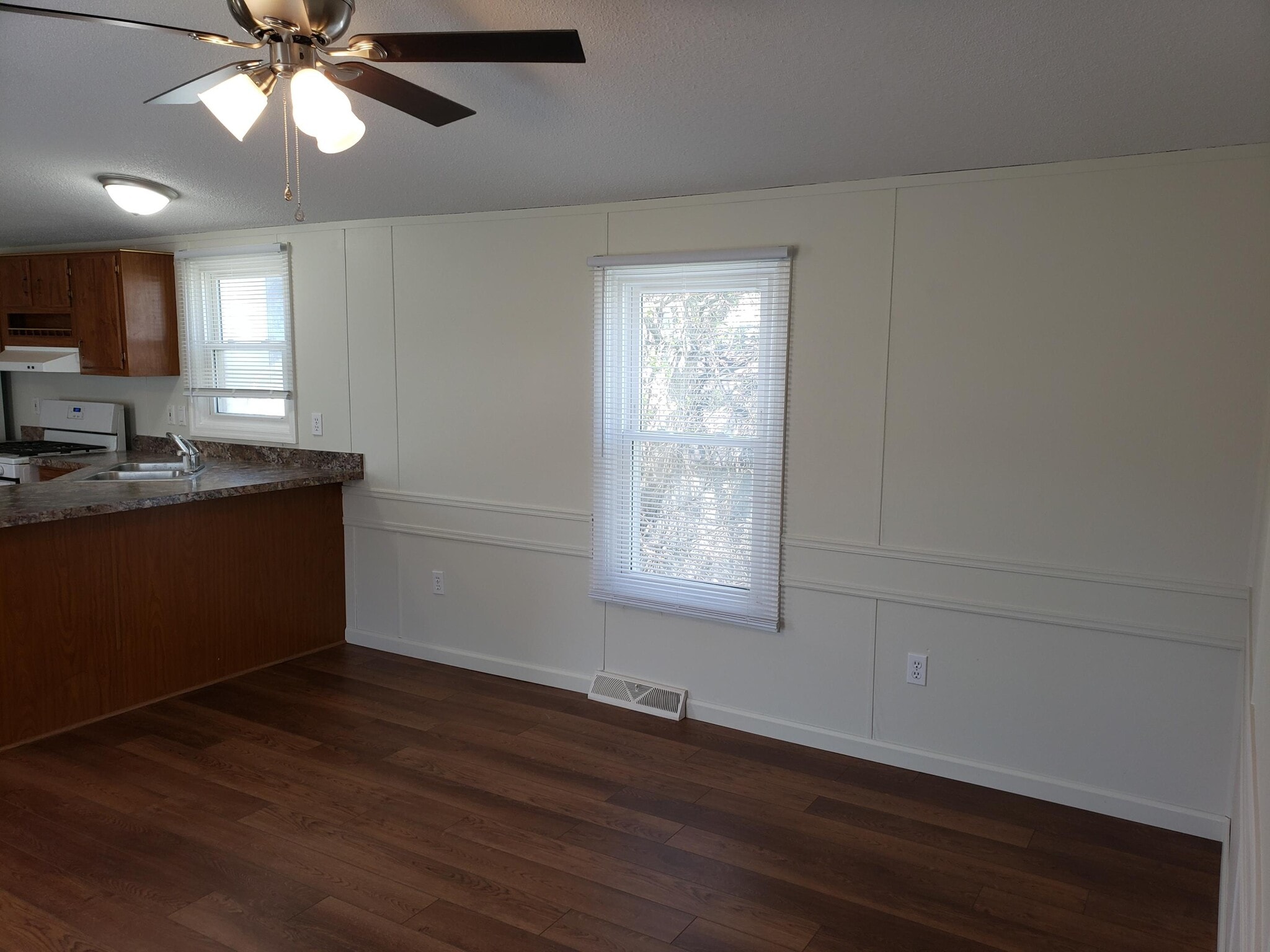 Building Photo - 205 Cross Dr